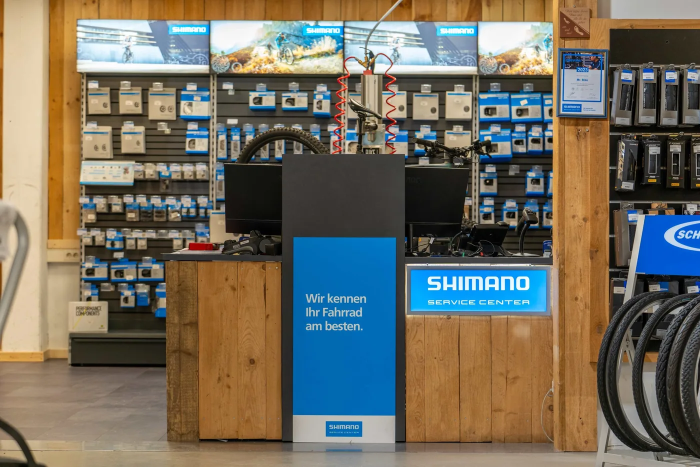 Shimano-Service-Center-Theke im Laden