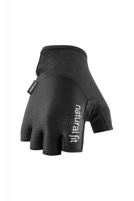 Der CUBE Handschuhe kurzfinger X NF ist ein schwarzer, fingerloser Radhandschuh mit strukturiertem Stoff und dem Aufdruck "natural fit" in Weiß auf dem Handrücken, der sich von einem schlichten weißen Hintergrund abhebt.