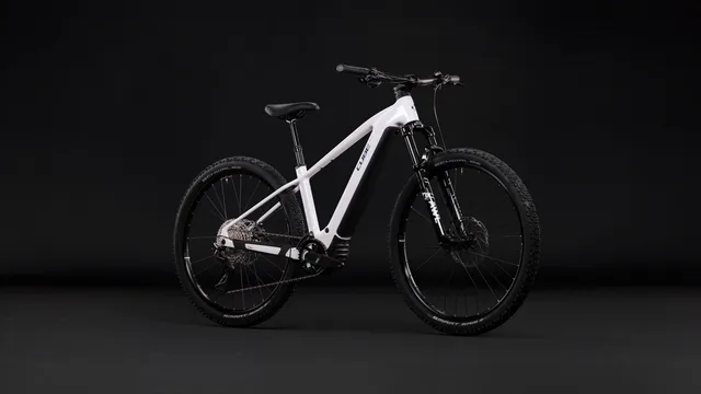 CUBE Reaction Hybrid Race 800 snow´n´black, Ansicht 2