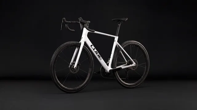 CUBE Attain C:62 SLX metallicwhite´n´black, Ansicht 4