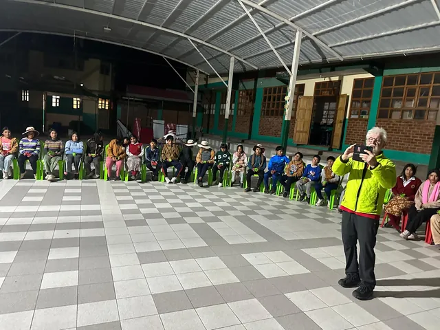 Aufstellung der Kinder im Innenhof