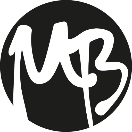 Ein schwarzer Kreis mit den weißen Kleinbuchstaben „mb“, stilisiert in einer handgeschriebenen Schrift, wobei die Buchstaben innerhalb des Kreises verbunden sind und sich überlappen – eine Anspielung auf den unverwechselbaren Stil von Mr Bike.