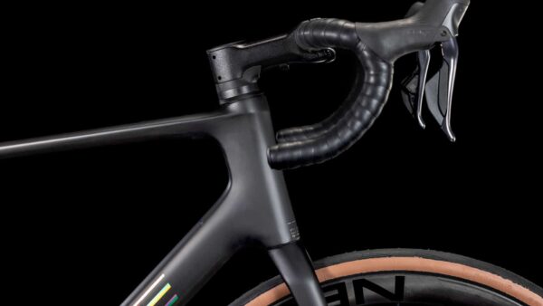 Cube Attain C:62 SLT carbon´n´rainbow