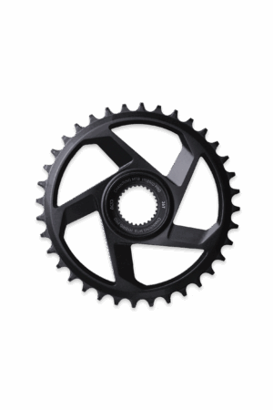 Das ACID Kettenblatt HYBRID PRO HPA ist ein schwarzes, rundes Kettenblatt mit gleichmäßigen Zahnabständen für Mountainbike-Kurbelsätze, das von Mr. Bike Lichtenfels entworfen wurde und auf weißem Hintergrund abgebildet ist.