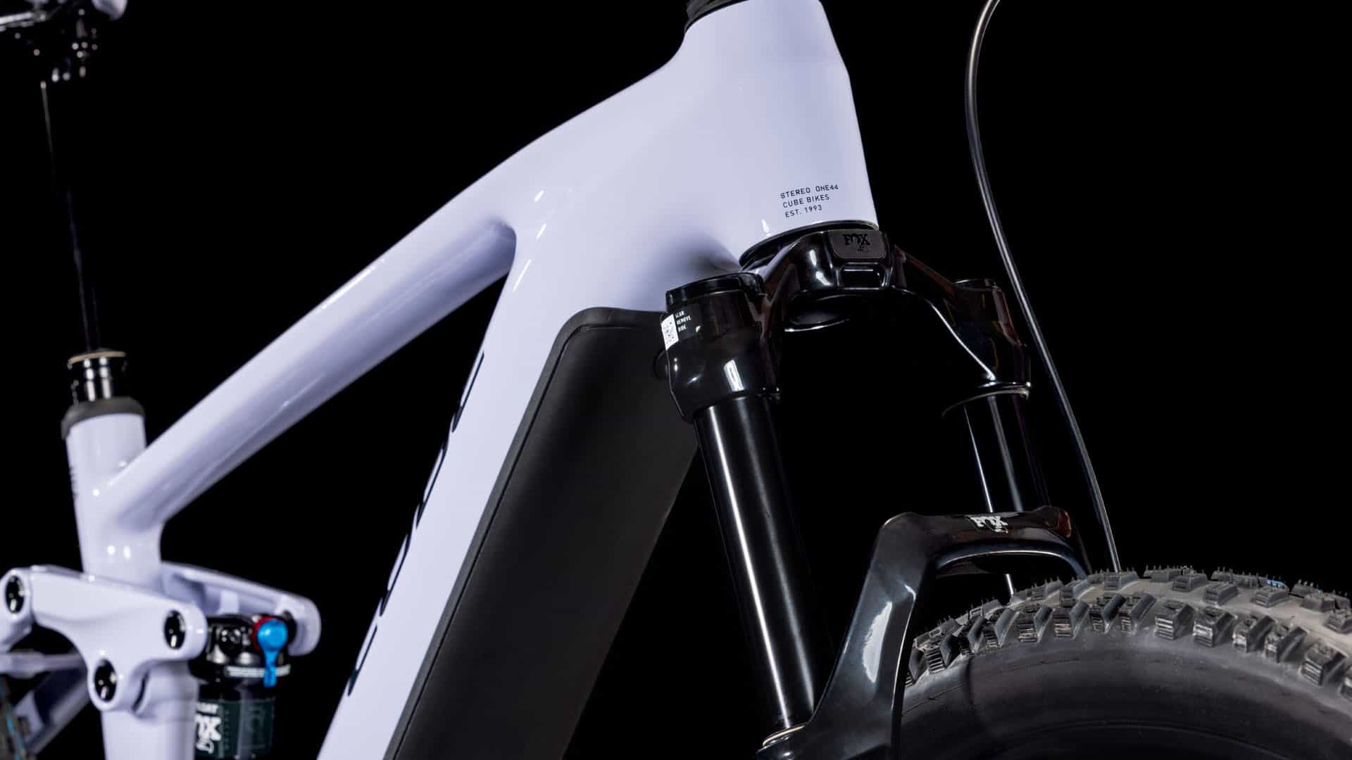 Cube Stereo Hybrid ONE44 EXC 800 cyclamen´n´black